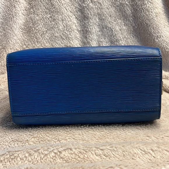 LOUIS VUITTON Vintage Epi Pont Neuf - Picture 8 of 17